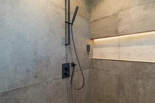 Owners Bath 4